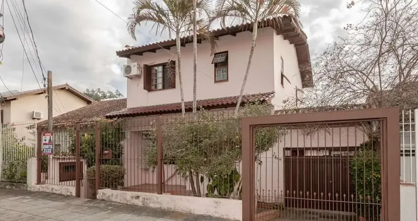 Casa com 4 quartos à venda na Rua Três Passos, 107, Passo da Areia, Porto Alegre