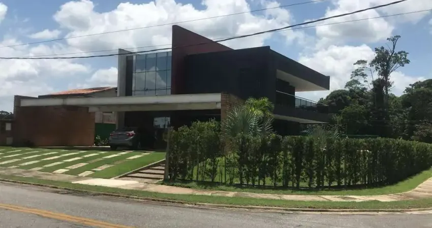 CASA DE 2 PAVIMENTOS EM CONDOMÍNIO FECHADO! ÁREA PRIVATIVA: 398,28M².