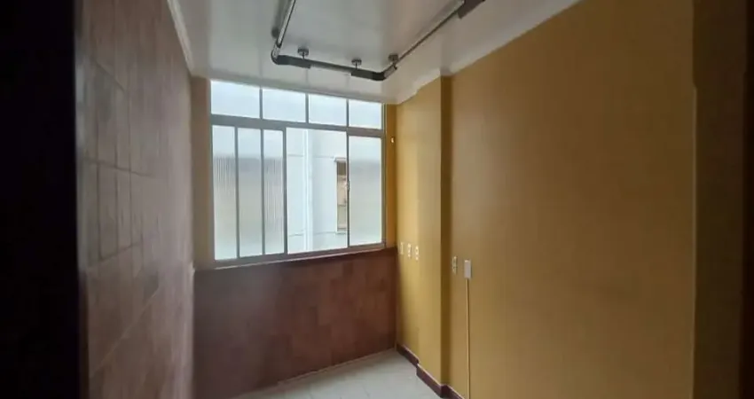 Sala comercial no ed. nassar, medindo 34m², no centro comercial da cidade.
