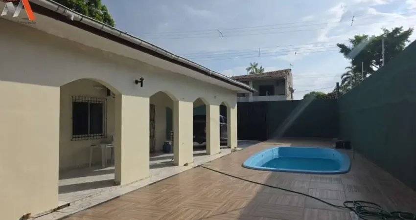 Casa porteira fechada na praia do ariramba em mosqueiro! área privativa de 230m². área total de 468m². 5 vagas de garagem.