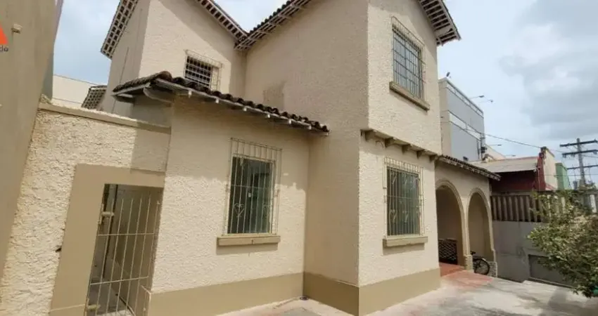 CASA COMERCIAL/RESIDENCIAL DE 2 PAVIMENTOS NA VEIGA CABRAL! ÁREA TOTAL DE 354M². 8 VAGAS DE GARAGEM.