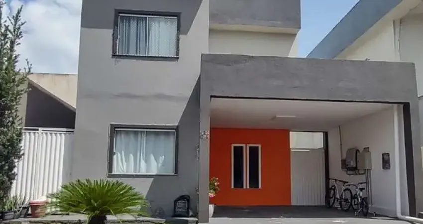 CASA DE 2 PAVIMENTOS EM CONDOMÍNIO FECHADO COM 5 QUARTOS SENDO 4 SUÍTES! ÁREA PRIVATIVA DE 250M². 01 VAGA DE GARAGEM. NASCENTE.