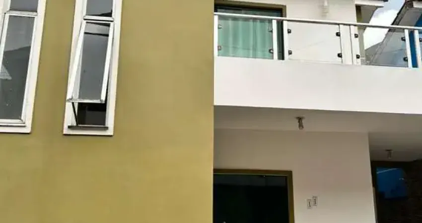 Casa de 2 pavimentos no condomínio renascer. área privativa de 114m². 01 vaga de garagem. nascente.