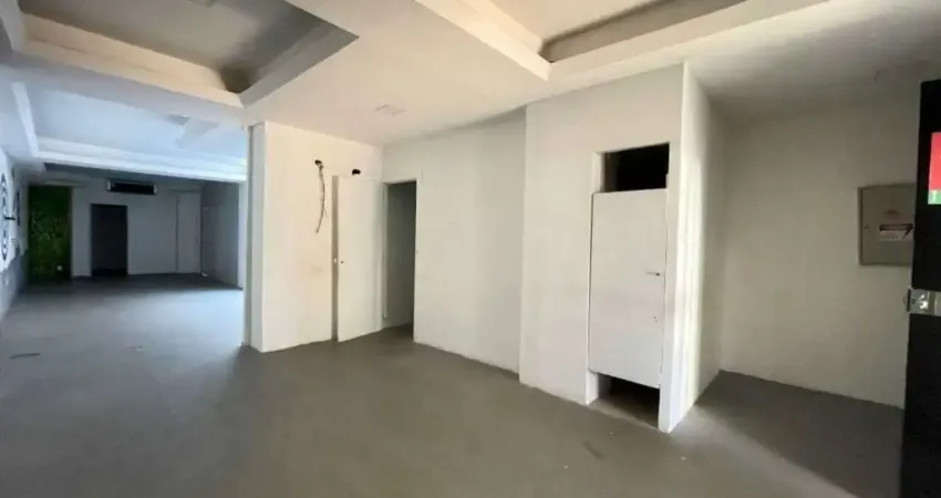 Prédio de 2 pavimentos comercial na avenida conselheiro furtado. área privativa de 150m². não possui vaga de garagem.