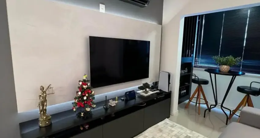 Apartamento 2 dormitórios mobiliado com suite.