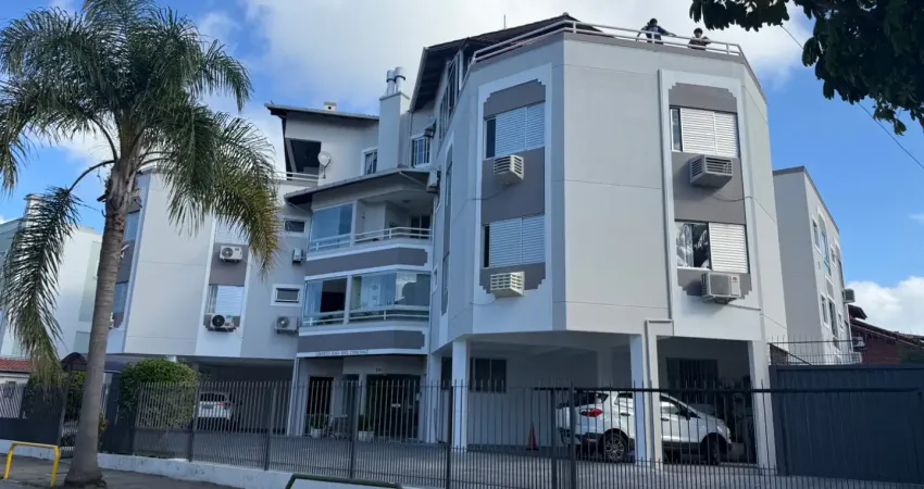 Apartamento 01 dormitório em canasvieiras há uma quadra do mar