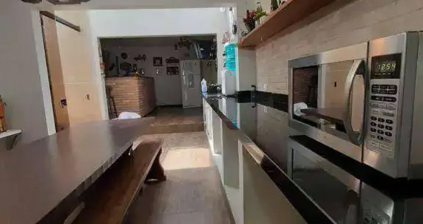 Sobrado com 3 dormitórios à venda, 250 m² por R$ 742.000,00 - Uberaba - Curitiba/PR