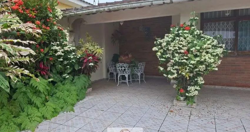 Casa térrea ampla, com jardim, 4 dorm 2 banheiros e espaço gourmet