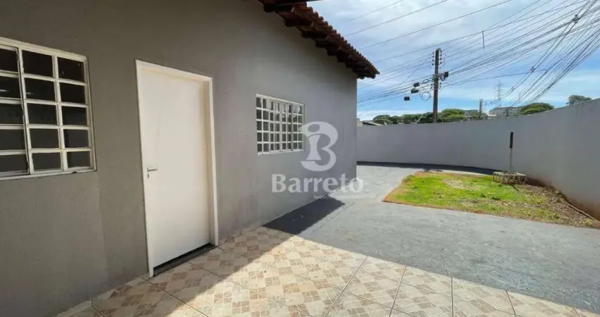 Casa térrea com quintal amplo e suíte — jardim itaparica, londrina/pr