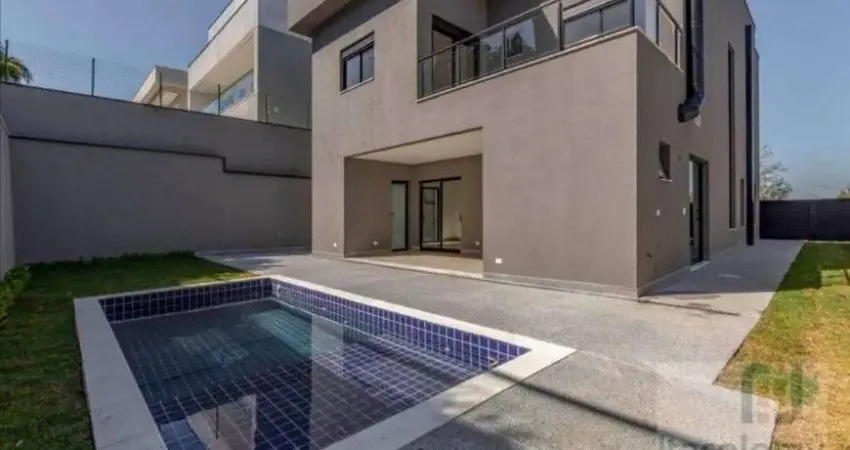 Maravilhosa CASA CLEAN de condomínio para venda possui 242 metros quadrados com 4 suites .