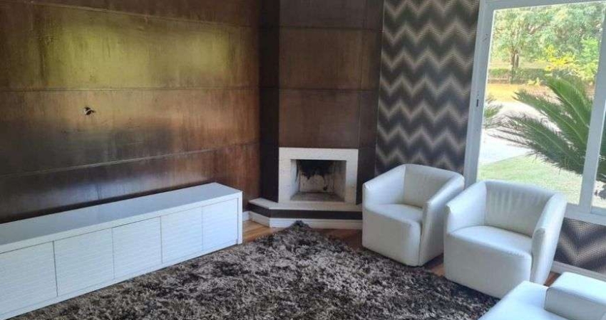 Oportunidade. Magnífica casa MOBILIADA de condomínio para aluguel tem 738 metros com 4 suites .