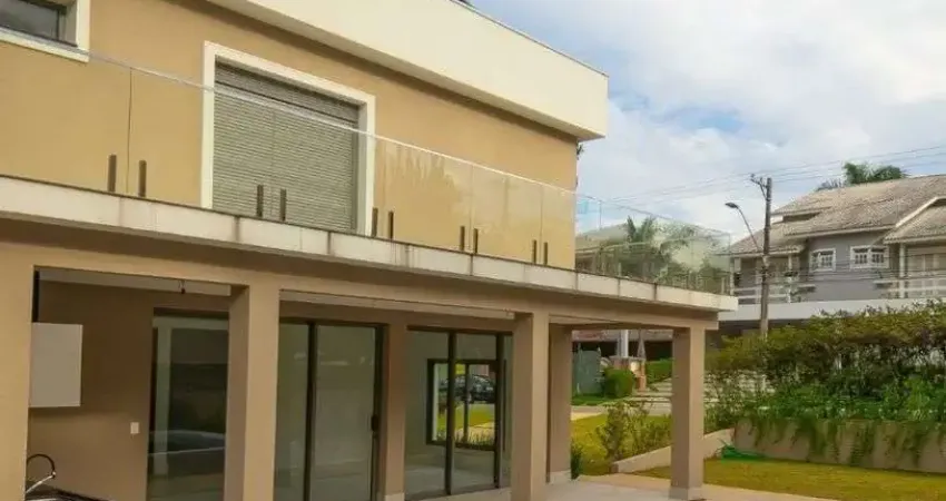 LINDÍSSIMA CASA Alpha 2 para venda com 700 metros quadrados com 4 amplas suítes.