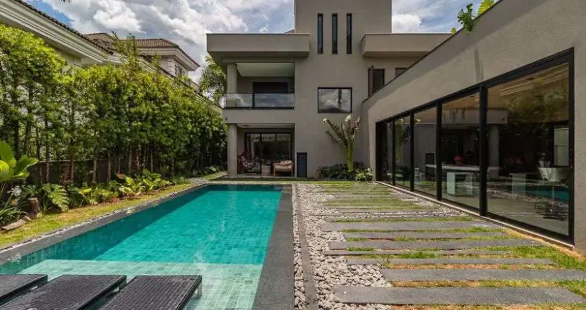 Maravilhosa casa de condomínio para venda possui 1000 metros quadrados com 5 suítes