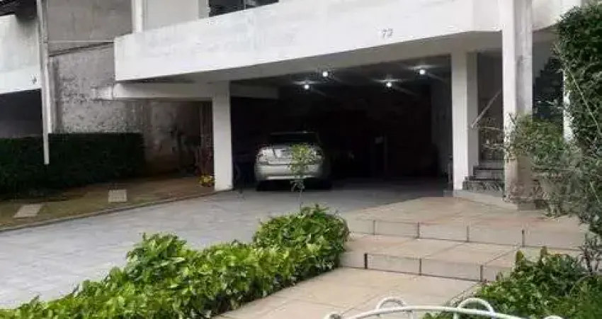 Casa no condomínio Residencial Alphaville 9 para venda possui 280 metros quadrados com 4 quartos