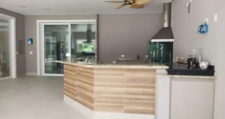 Oportunidade. linda casa de condomínio para venda possui 1276 metros de terreno. com 5 suites .