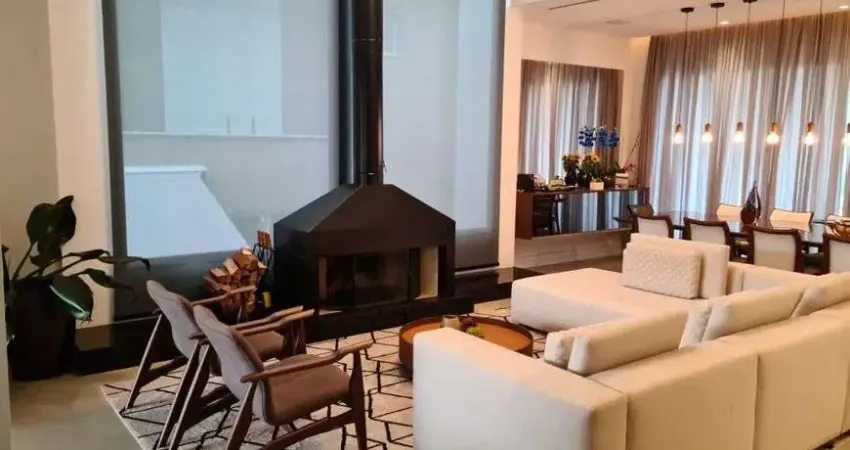 Casa para venda no Residencial Villa Solaia em Alphaville, com 420 m2 e 4 quartos.