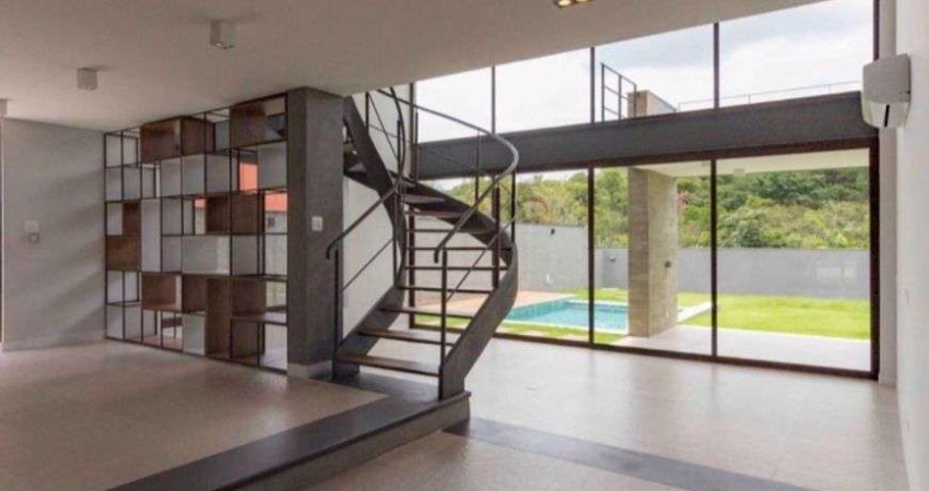 Bela casa para locação no Residencial 2 em Alphaville, com 400 m2 e 4 quartos.