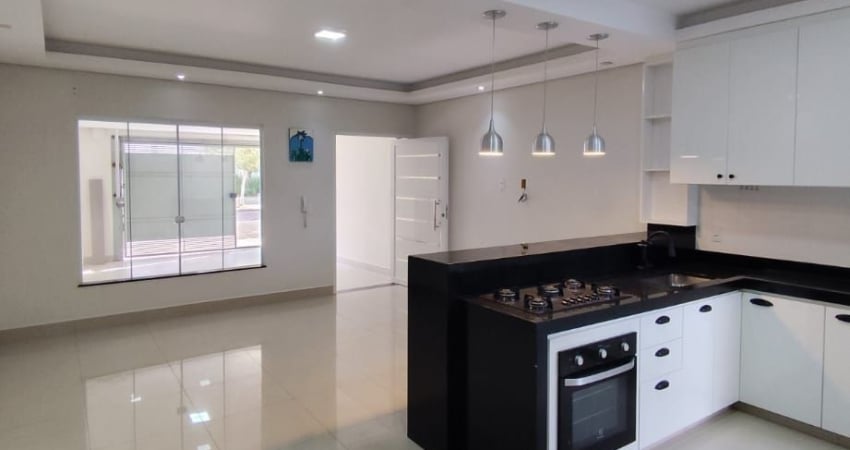 Casa com 2 dormitórios no Jardim Cambuí