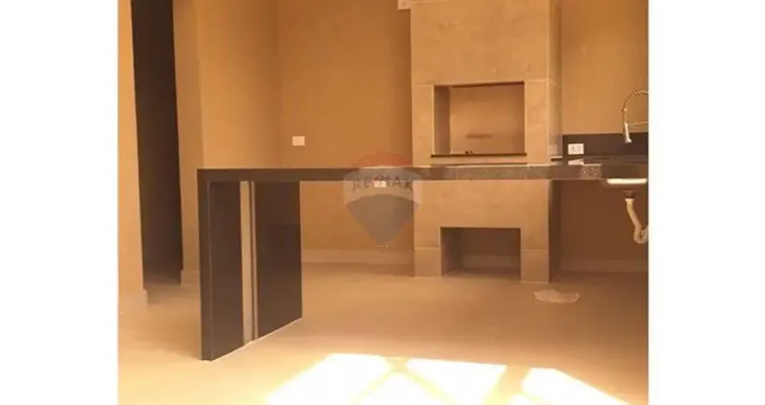 Casa Nova de Alto Padrão com 354m², Piscina e Fundo para Mata no Pq. das Rosas