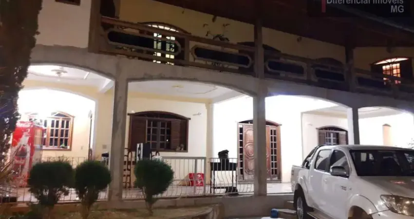 Casa para Venda em Belo Horizonte, Santa Cecilia, 6 dormitórios, 1 suíte, 3 banheiros, 10 vagas