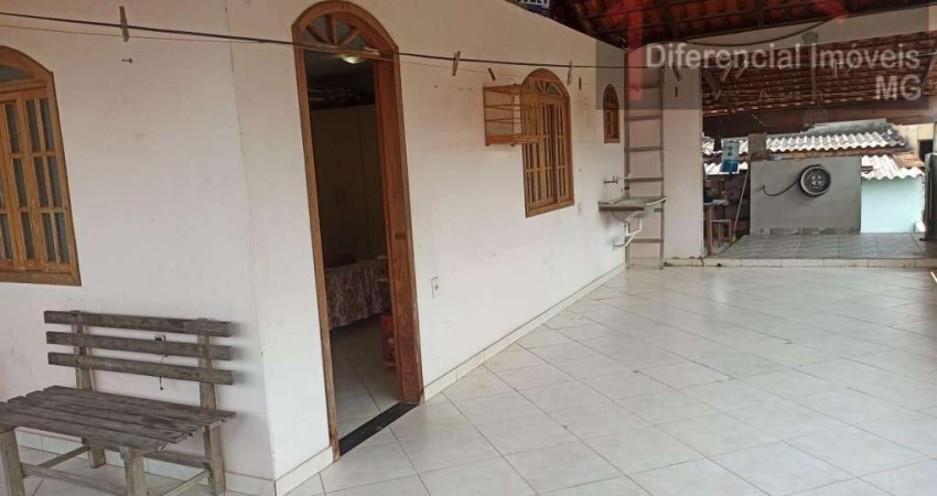 Casa para Venda em Contagem, Nova Contagem, 5 dormitórios, 1 suíte, 2 banheiros, 2 vagas