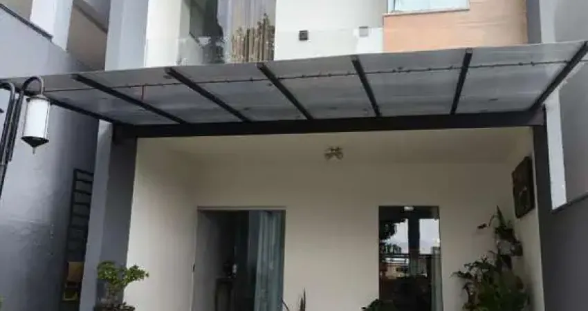 Casa para Venda em Contagem, colonial, 3 dormitórios, 1 suíte, 3 banheiros, 2 vagas