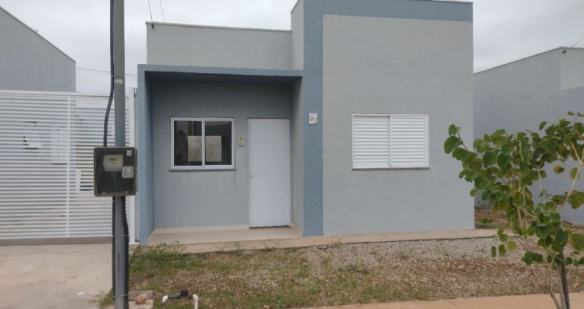Casa localizada no Condomínio Garça Aluga-se Branca