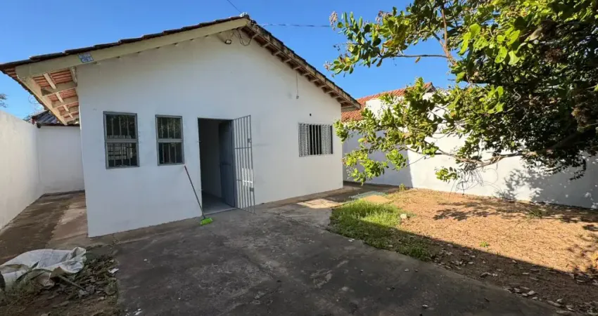 Casa para locação Próximo a Avenida das Torres e da Cervejaria Louvada.