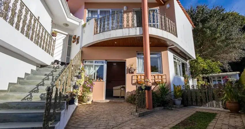 Casa com 3 quartos sendo 2 suites no Vista Alegre em Curitiba