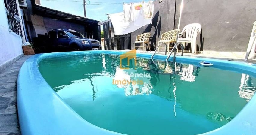 Casa com piscina no centro de Praia de Leste