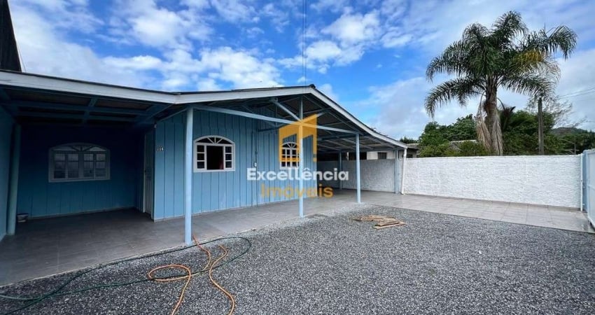 Casa com piscina em Matinhos