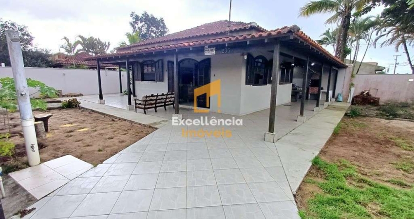 Casa com espaço de terreno em Matinhos