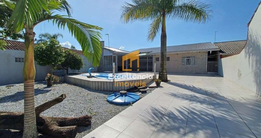 Casa com espaço de terreno perto do mar