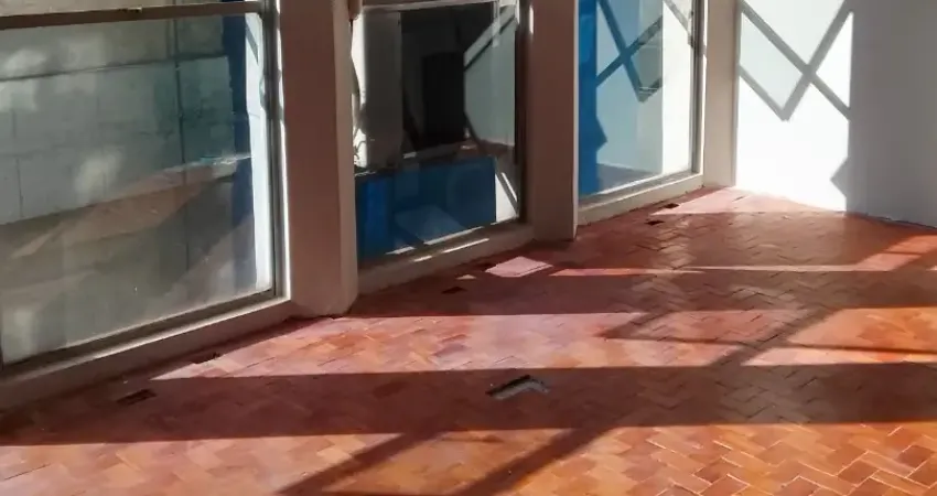 Conjunto comercial com 135 m² de área útil, em cerqueira cesar