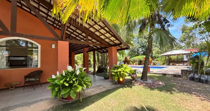 Casa terrea com 3/4 e 1.600 metros de área no condomínio pedras do rio na estrada do coco