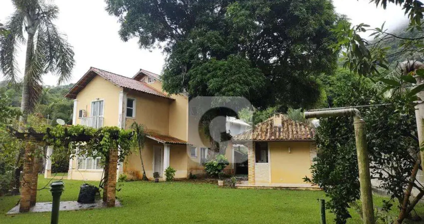 SELECIONE - Casa de Condomínio 4 quartos, sendo 4 suítes