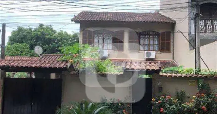 Patrimóvel vende excelente casa duplex de 318m² na freguesia – conforto, lazer e segurança !