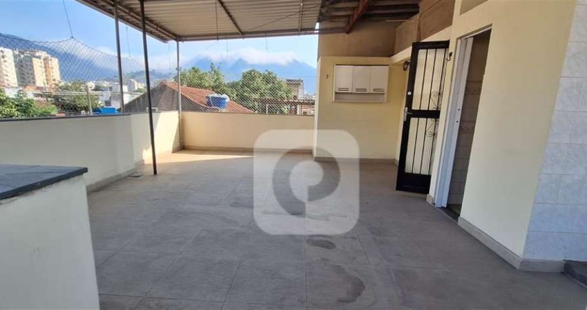 Casa de Vila com terraço na Gonzaga Bastos! Não perca a oportunidade!