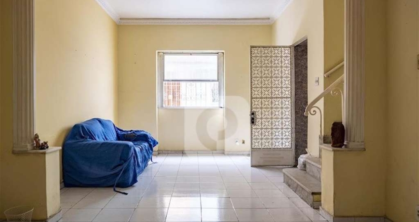 Excelente casa triplex em excelente localização! Aceita financiamento. 193m2