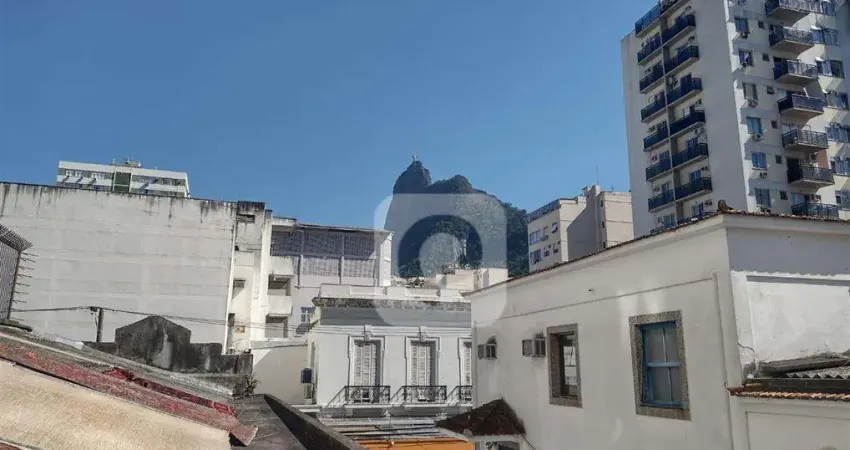 Patrimovel vende ampla casa em botafogo com quintal e edícula