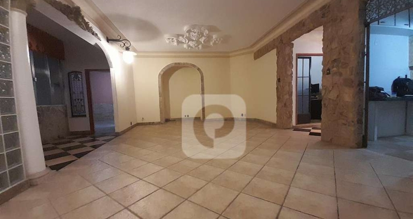 Próximo de tudo ! Espaçoso apartamento 4 qtºs (2suítes). Direito ao uso da laje superior.