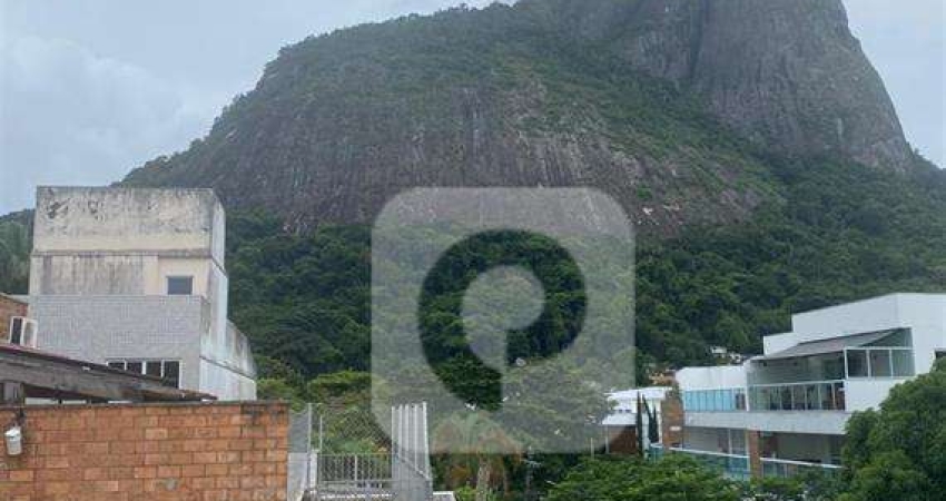 SELECIONE - Cobertura 3 quartos, sendo 1 suíte