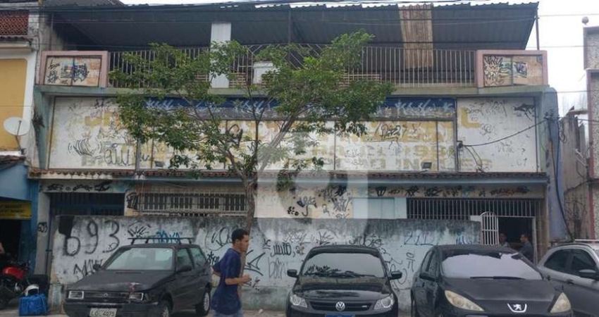 PRÉDIO COMERCIAL EXCELENTE COM PISCINA!