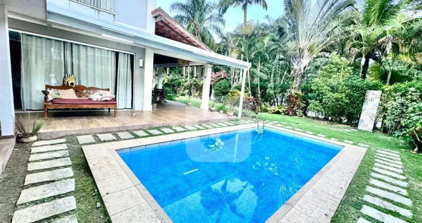 CASA 5 QUARTOS 4 SUÍTES CONDOMINIO FECHADO PISCINA ÁREA GOURMET A VENDA