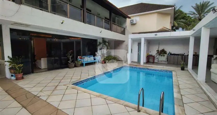 Casa 725m² 4 Quartos 2 Suítes Condomínio Fechado Praia da Barra da Tijuca Piscina Posto 6