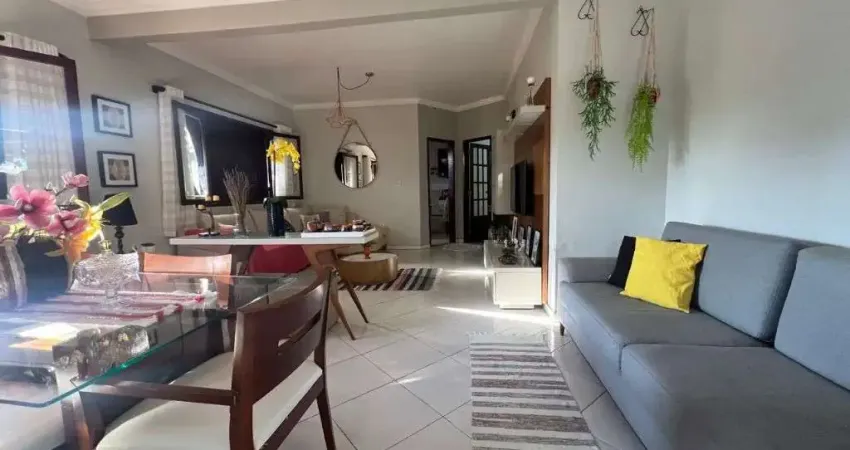 Casa com 6 dormitórios à venda, 280 m² por R$ 600.000 - Praca da Bandeira - Araruama/Rio de Janeiro