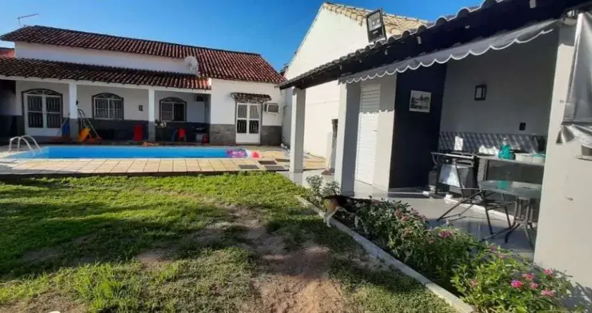 Casa com 3 dormitórios à venda, 150 m² por R$ 300.000,00 - Três Vendas - Araruama/RJ
