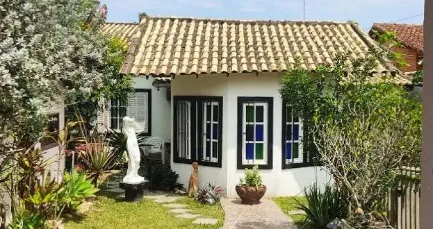 Casa com 3 dormitórios à venda, 270 m² por R$ 450.000,00 - Areal - Araruama/RJ