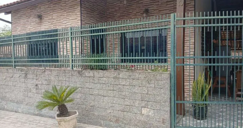 Casa com 3 dormitórios à venda, 100 m² por R$ 300.000,00 - Itatiquara - Araruama/RJ