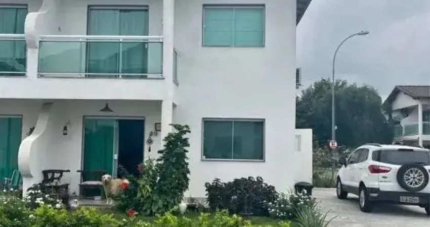 Casa com 3 dormitórios à venda, 132 m² por R$ 750.000,00 - Praia do Siqueira - Cabo Frio/RJ